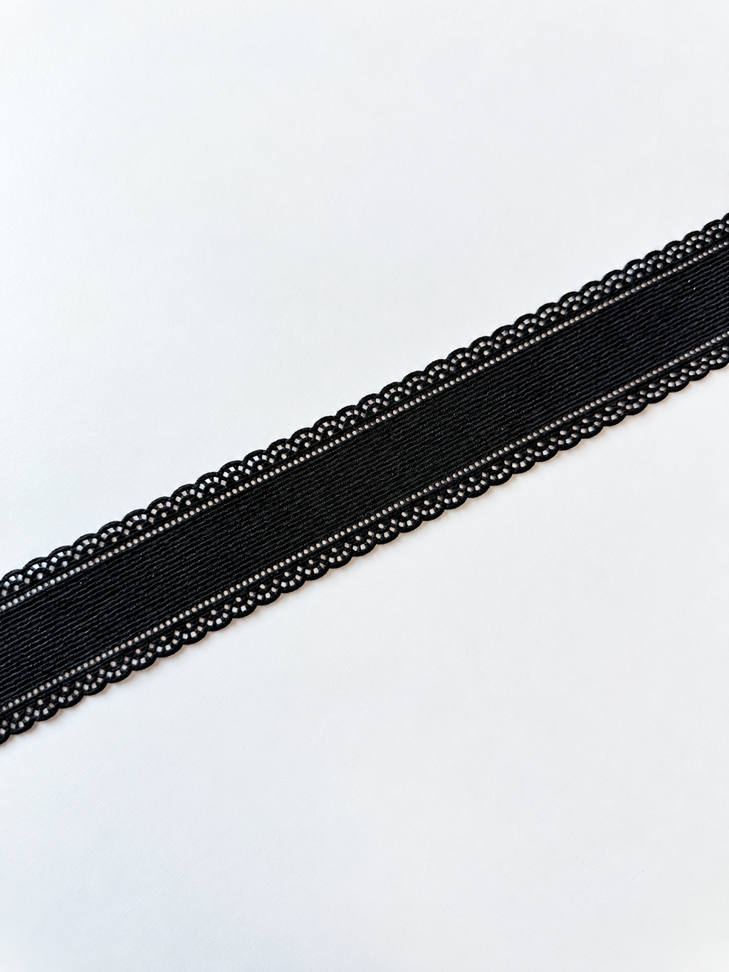 1.5” Corduroy Black Scallop Edge