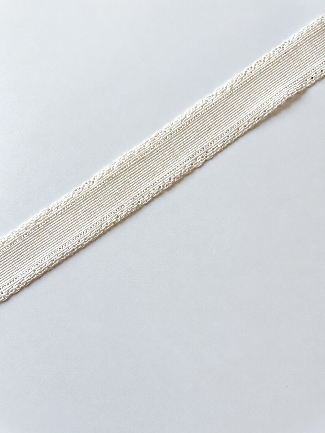 1.5” Corduroy White Scallop Edge