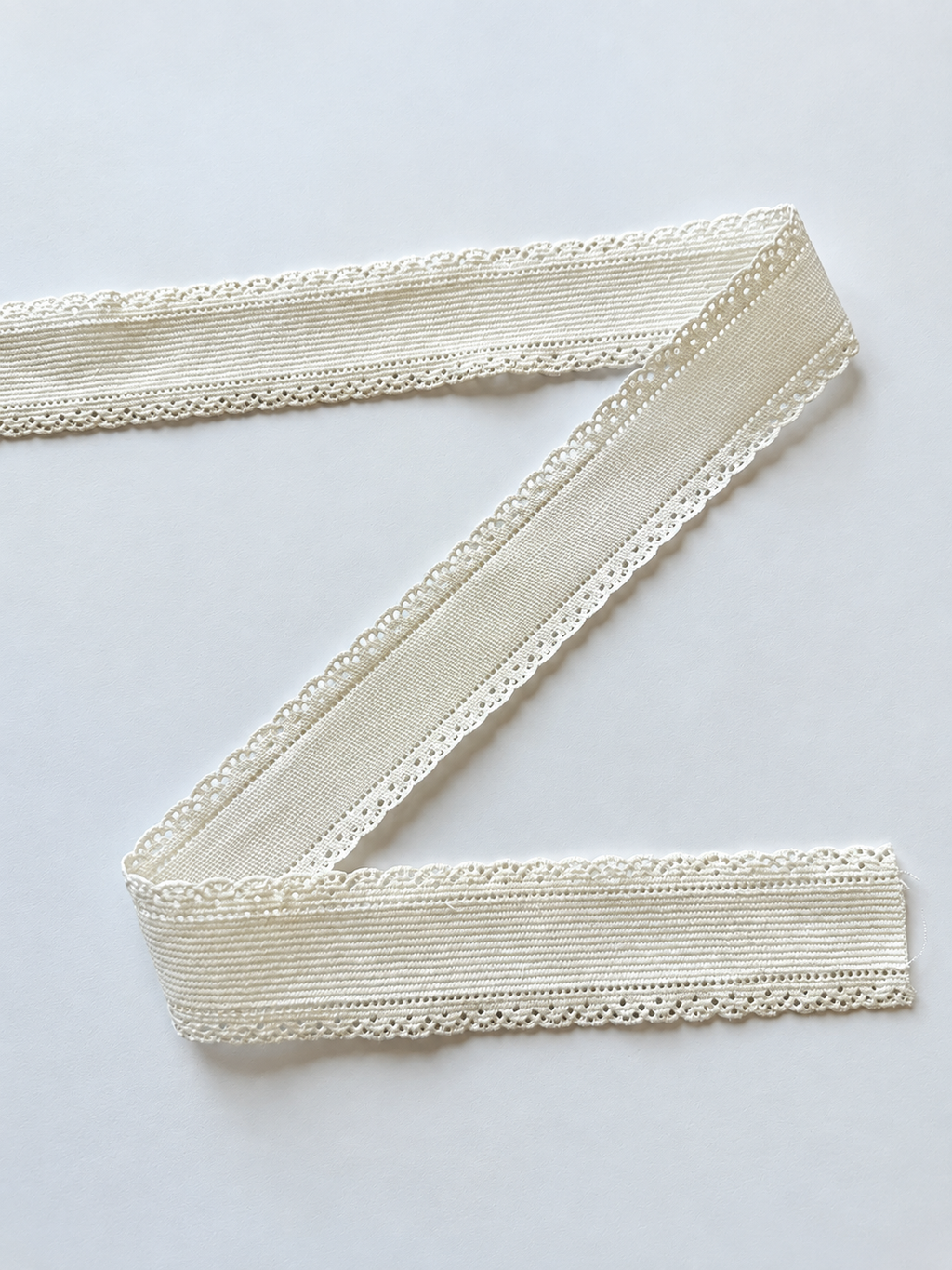 1.5” Corduroy White Scallop Edge