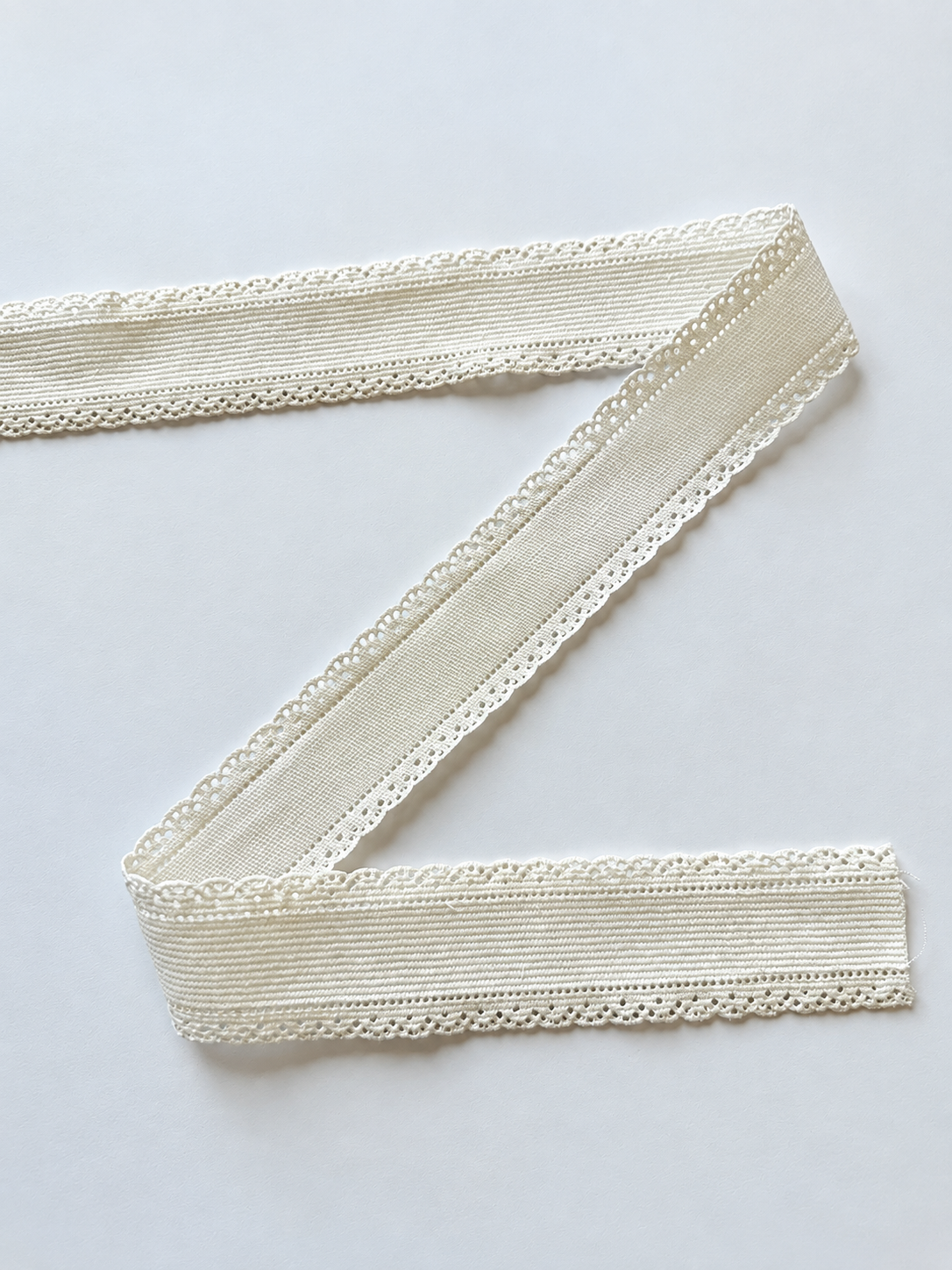 1.5” Corduroy White Scallop Edge
