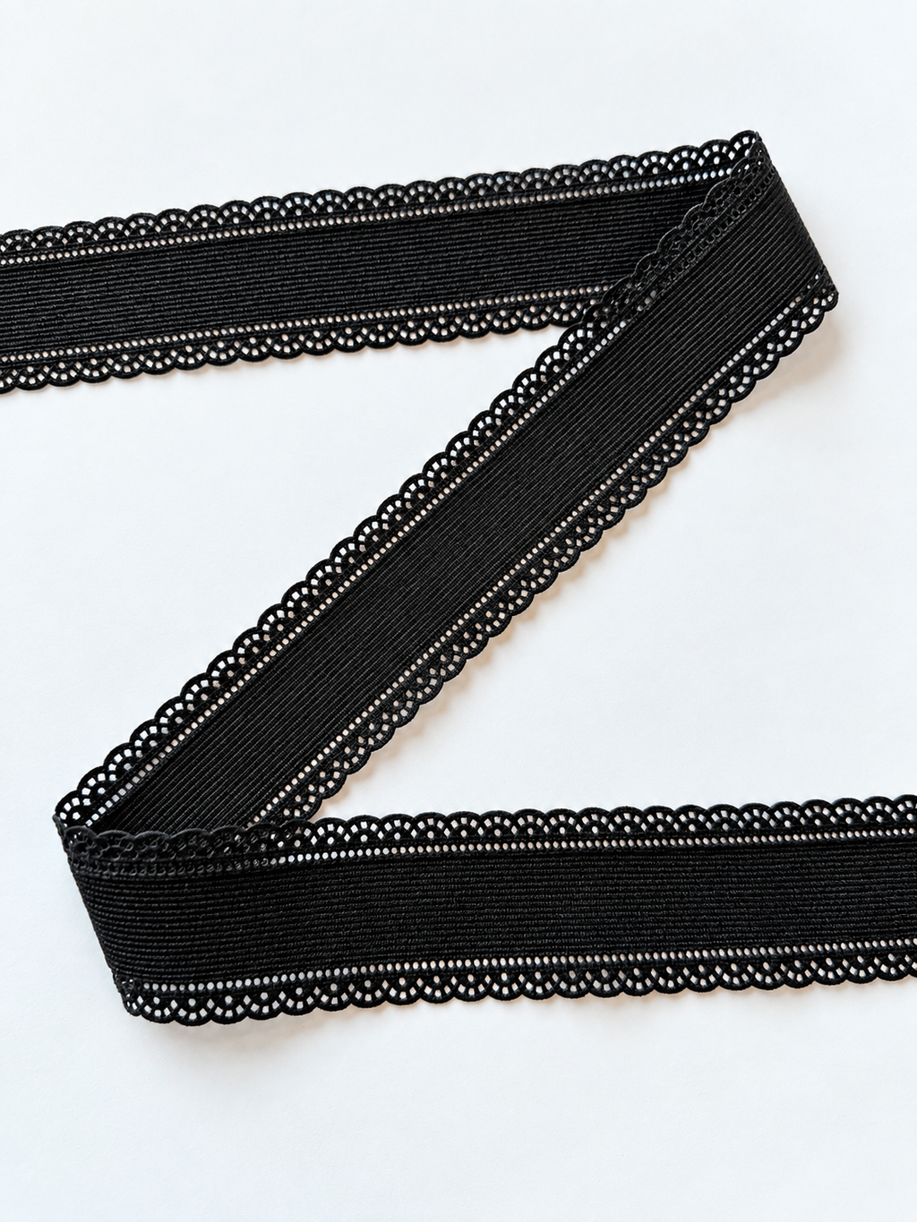 1.5” Corduroy Black Scallop Edge